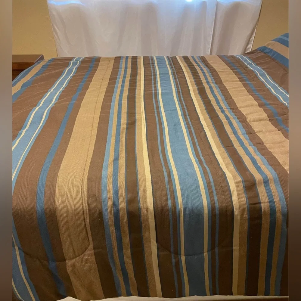 Queen Size Comforter, Bed Skirt & Sheet Set